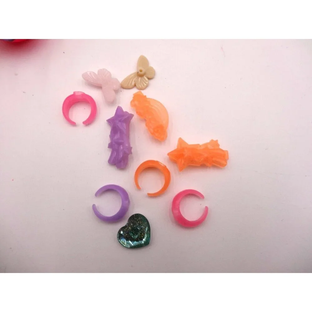 Rainbocorns Itzy Glitzy Surprise Mini Figure 4 Egg's With 4 Figures and Accessor